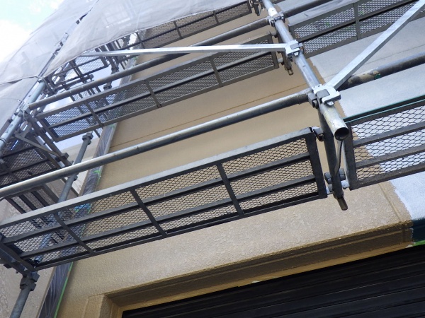 黄色部分の上塗り終了です