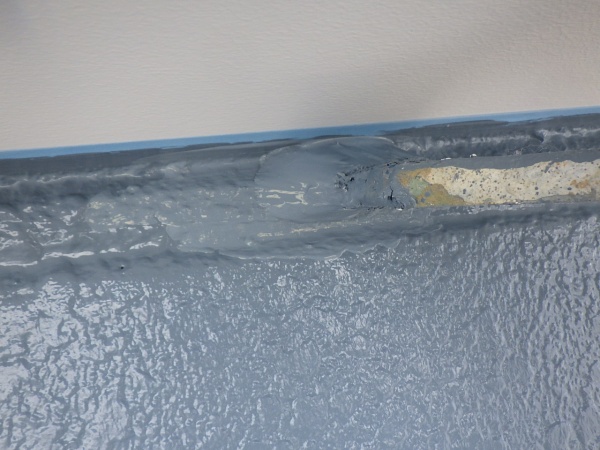 軒天との取り合いの上塗り中です