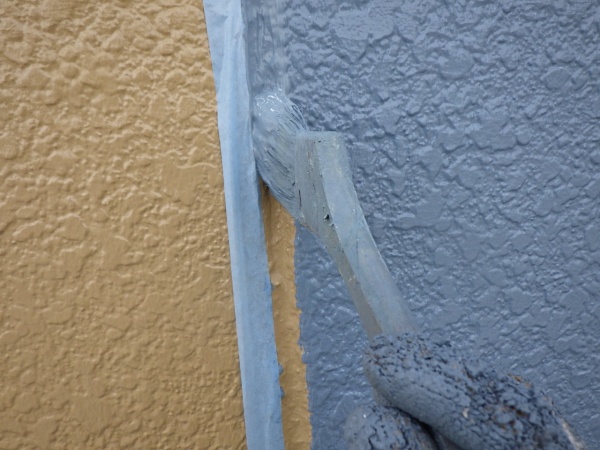 色替え部分の見切り塗装中です