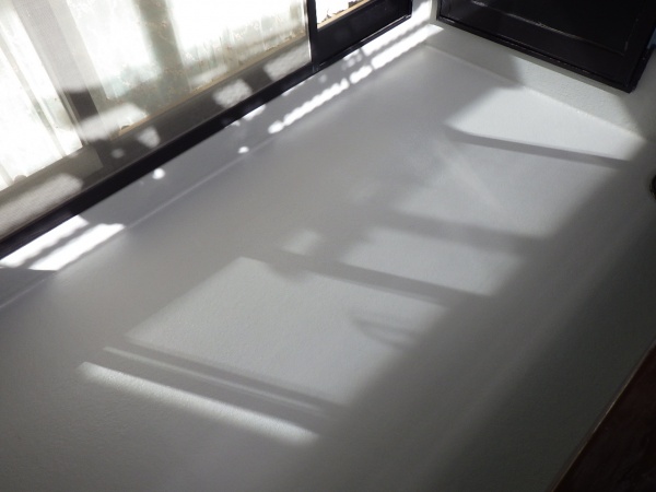 ベランダ防水塗装のトップ１回目終了です