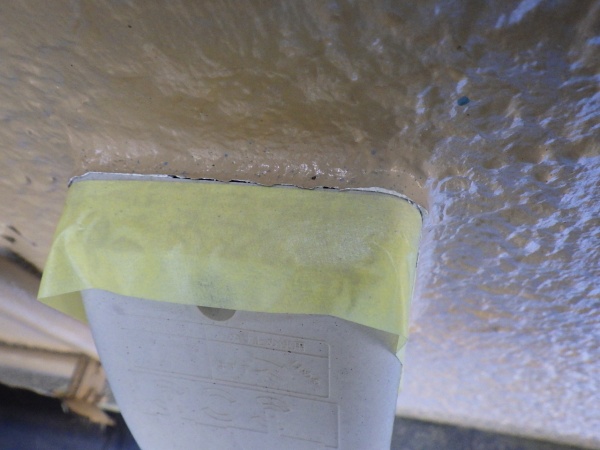 補修前の防水コンセントの見切りの状態です