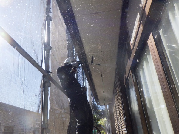 外壁面の洗浄中です