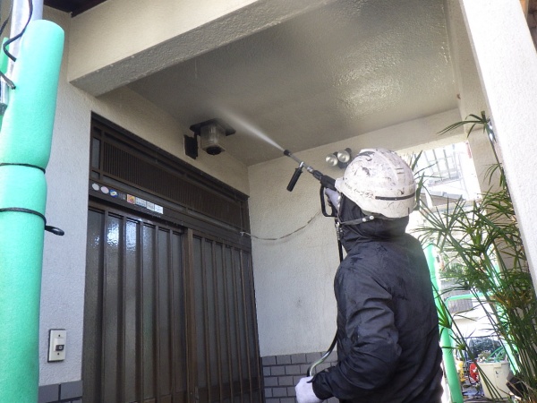 外壁面の洗浄中です