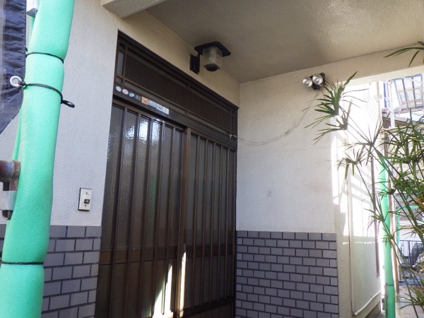 玄関周りの洗浄が終了しました