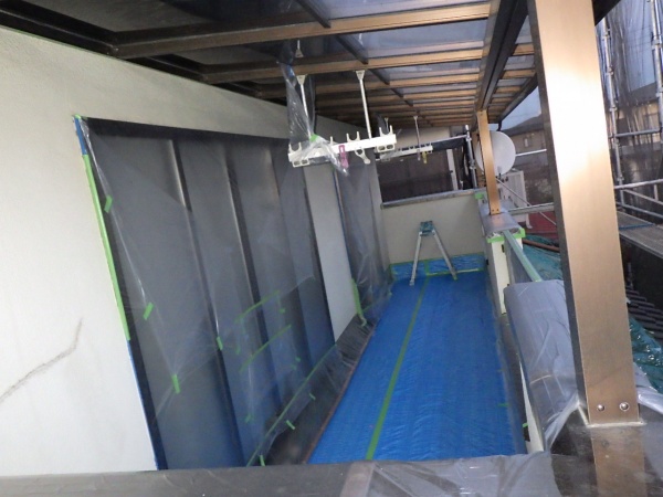 ベランダ周りの養生が終了しました