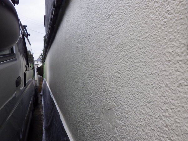 外壁面の中塗りが終了しました