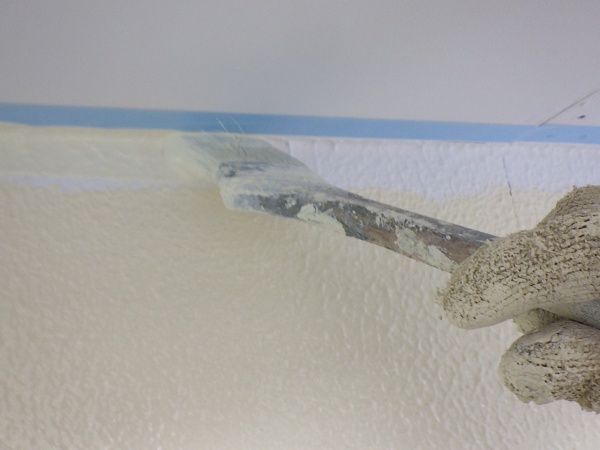 軒天取り合い中塗りです