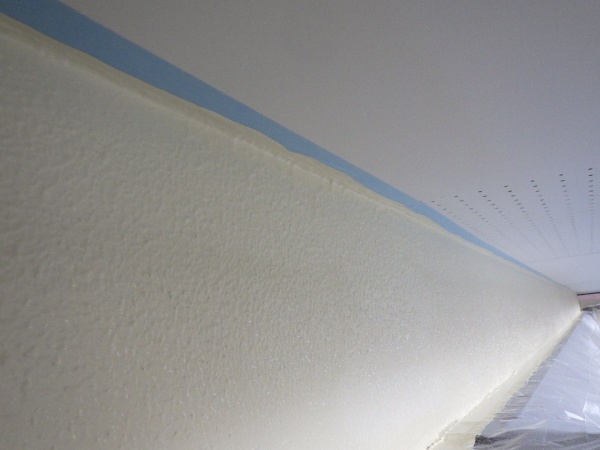 軒天取り合い上塗り終了です