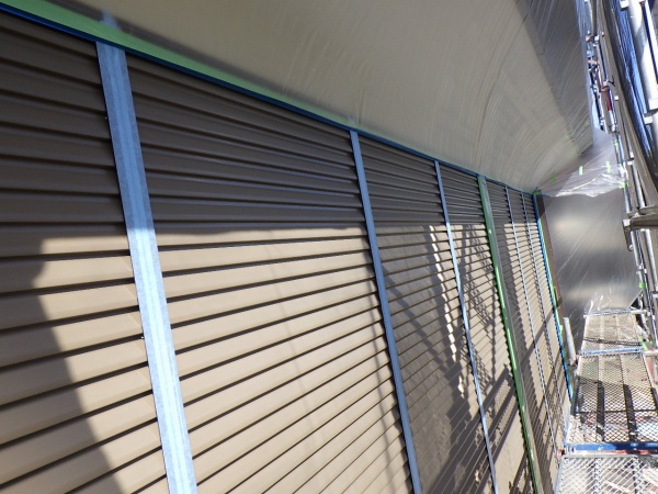 雨戸吹付塗装の養生をしました