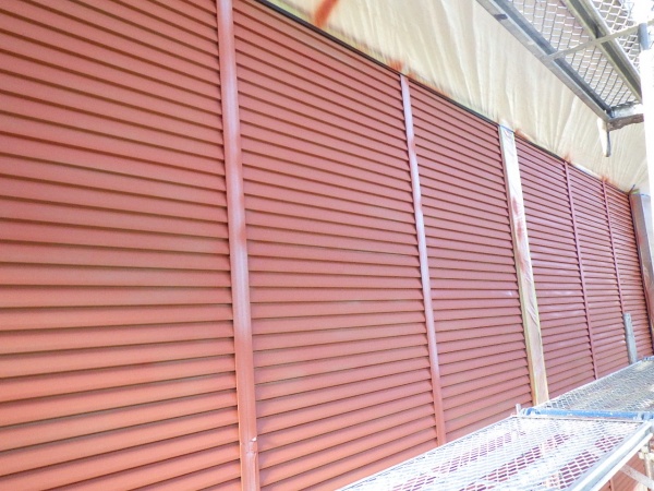 雨戸吹付塗装の下塗り終了です