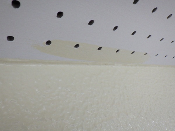 補修前の軒天です