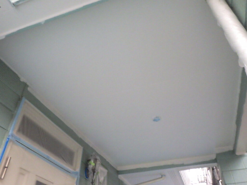軒天塗装１回目が終了しました