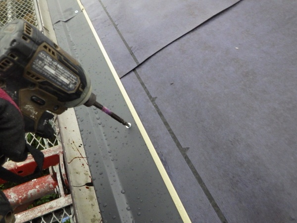 水切りスターターを取り付け中です