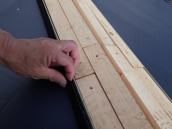 ケミカル面戸を取り付け中です