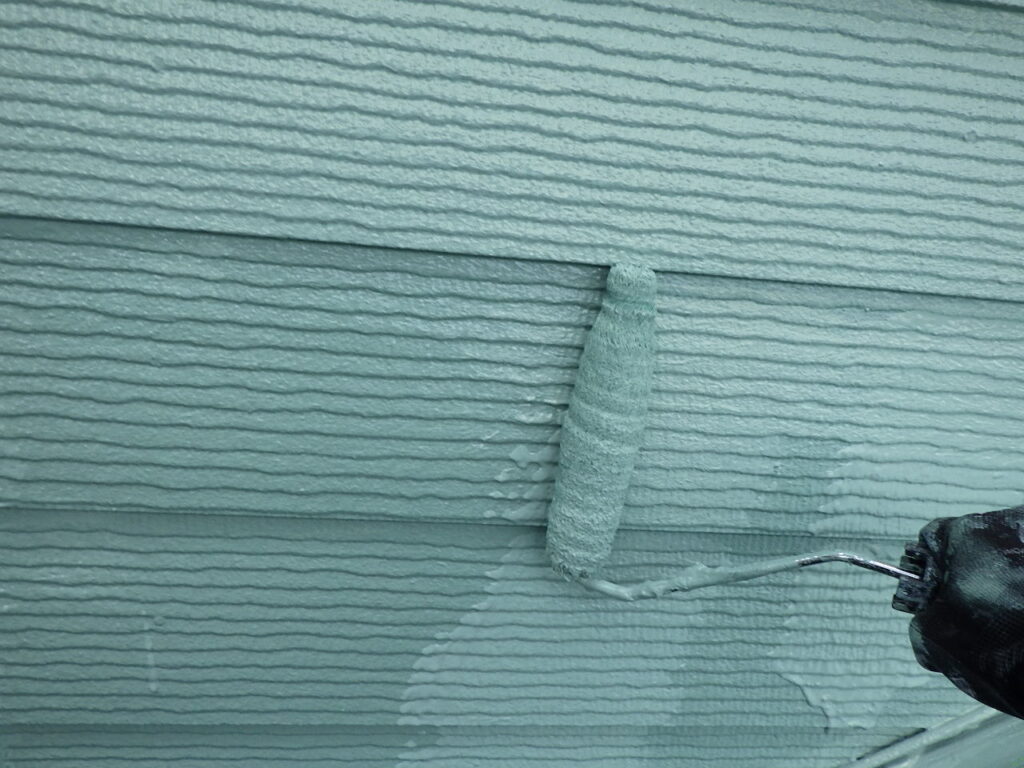 外壁上塗り塗装中です