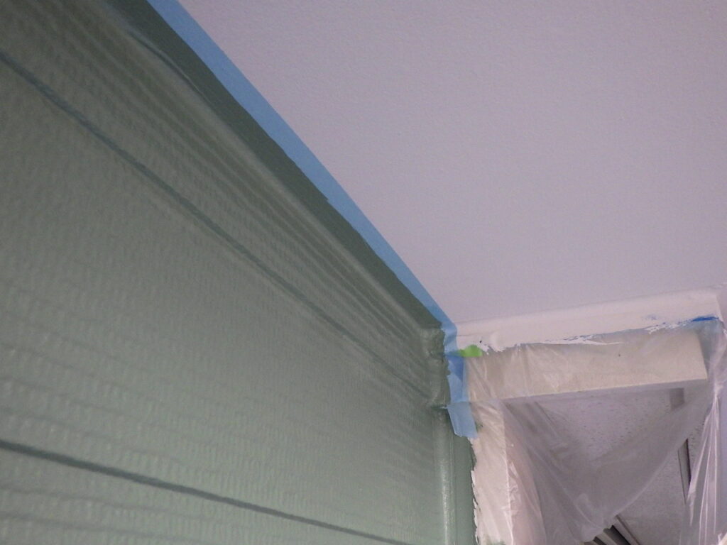 軒天取り合い塗装終了です