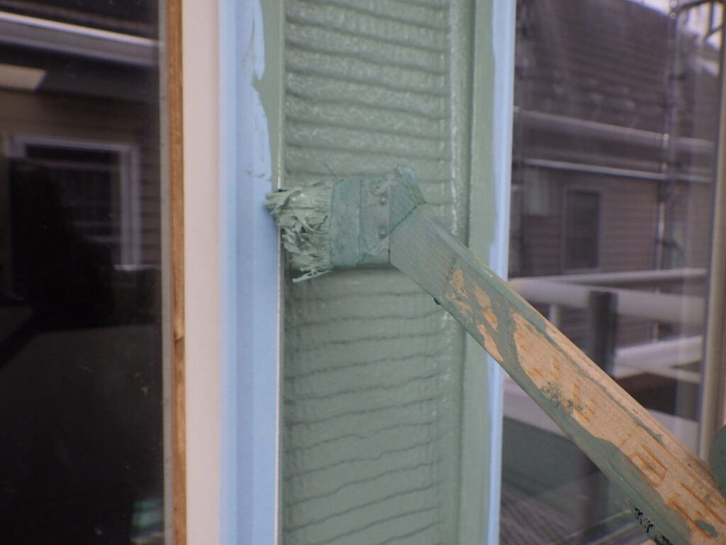 外壁見切り補修中です