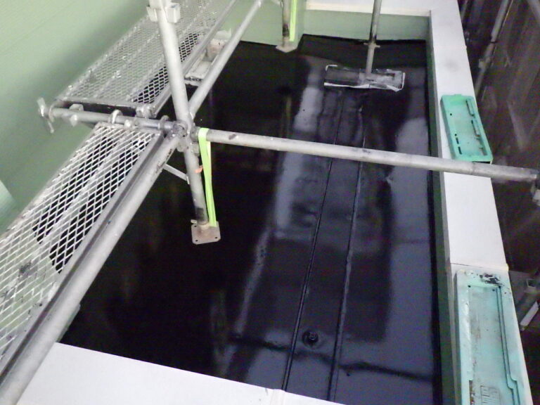 外壁板金部の上塗り塗装終了です