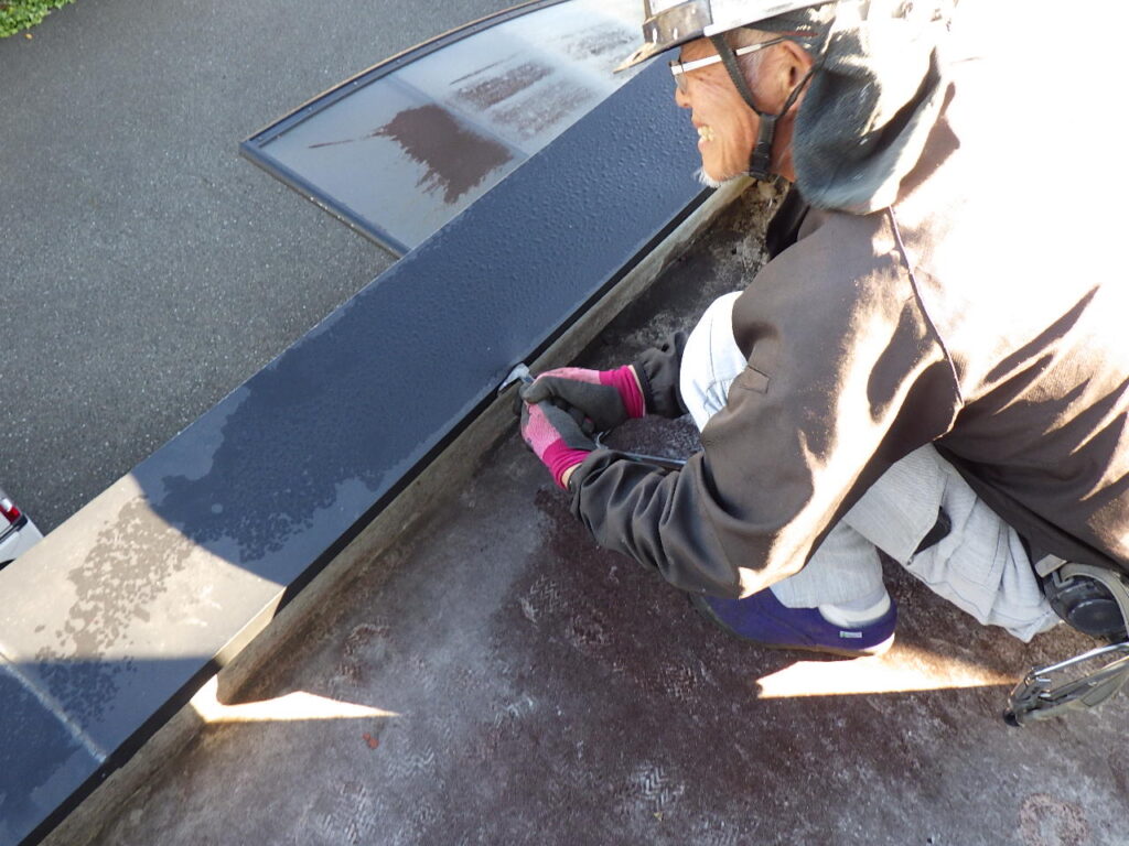 笠木の撤去中です