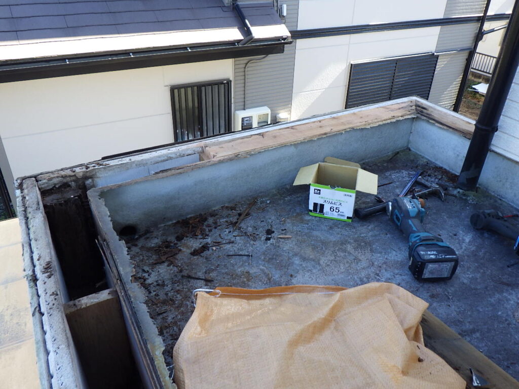 笠木下地を撤去しました