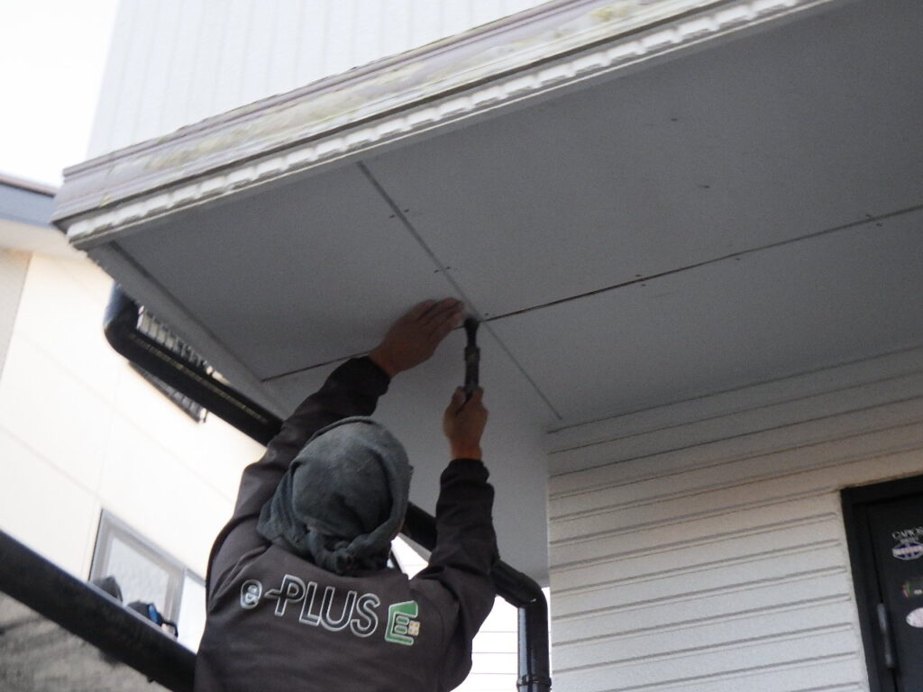 軒天の原状回復中です