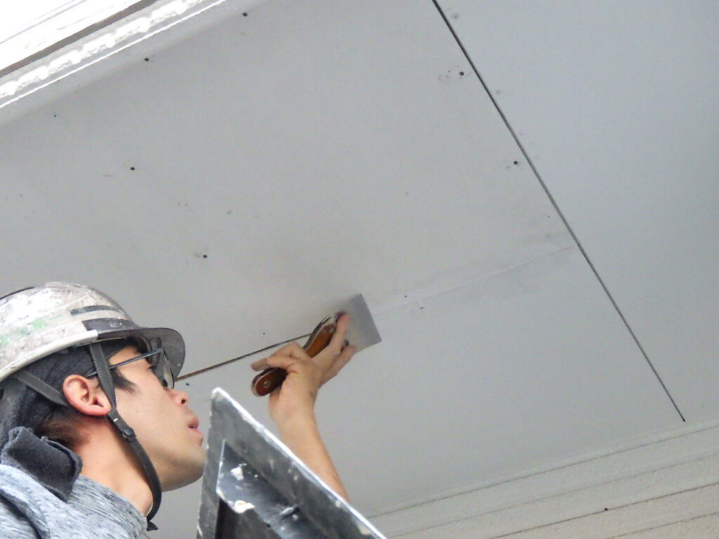 軒天の原状回復中です