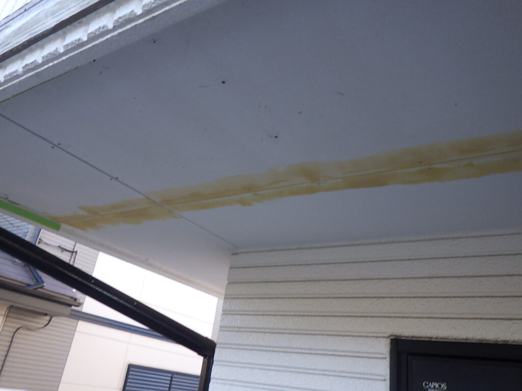 軒天２回目パテ終了です