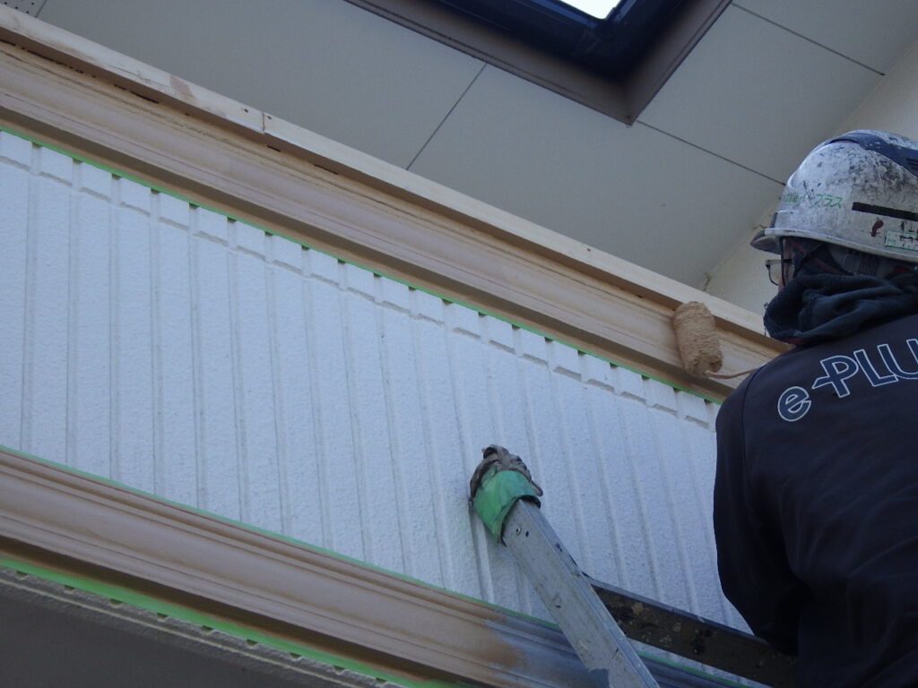 幕板の上塗り中です