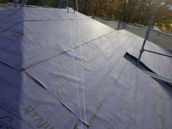 ルーフィングの貼り付け終了です