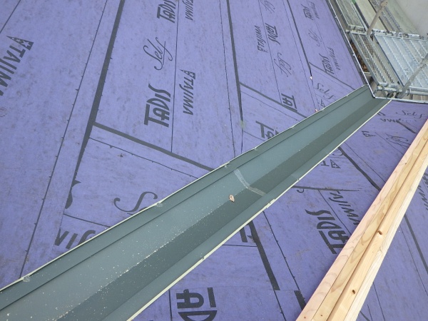 谷樋の取り付け終了です