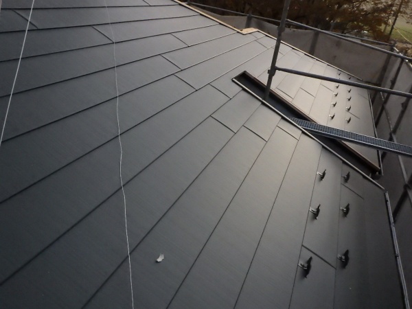 北面のルーフ取り付けが終了ました