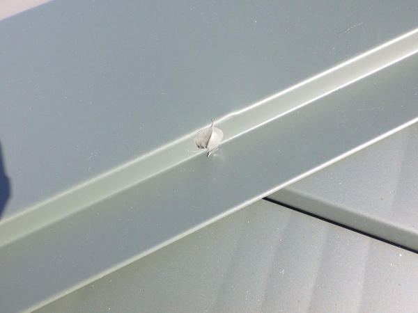 釘頭のシーリング終了です