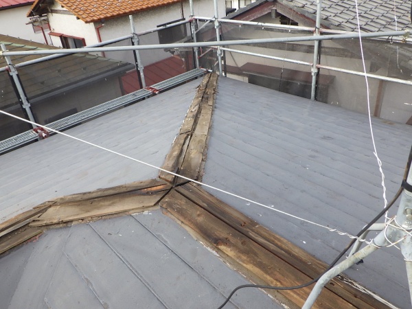 棟板金の撤去終了です