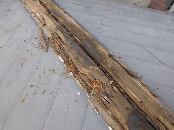 棟板金の撤去終了です