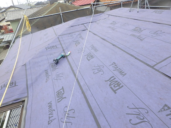 ルーフィングの貼り付けが終了しました