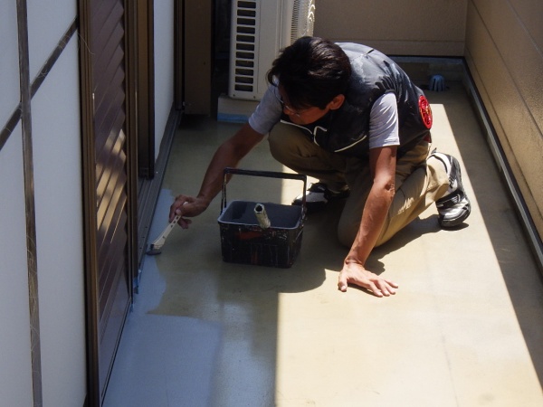 中塗り１回目塗装中です