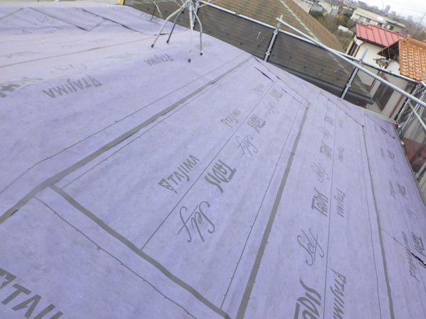 ルーフィングの貼り付けが終了しました