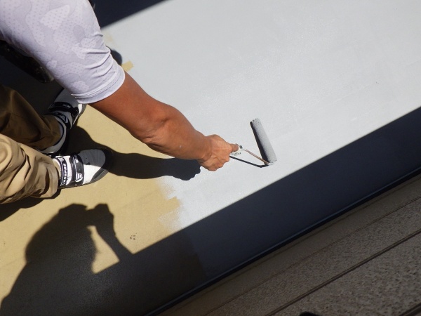 中塗り１回目塗装中です