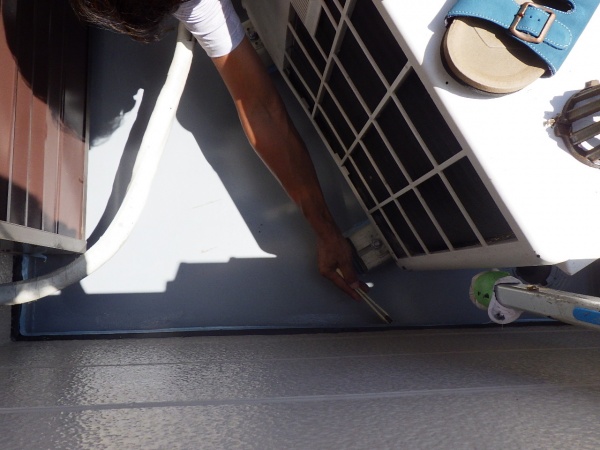 中塗り３回目塗装中です