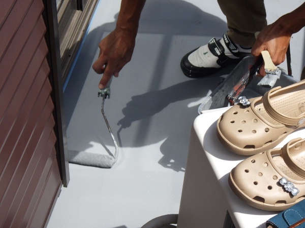 中塗り３回目塗装中です