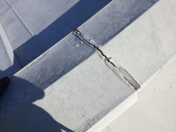 棟板金の取り付け終了です