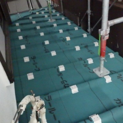 西面のルーフと吊り子の取り付けが終了しました