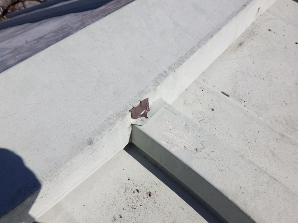 釘頭のシーリング終了です