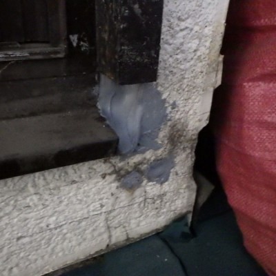 外壁穴を補修しました