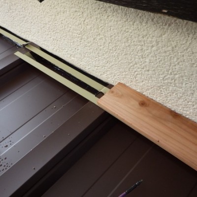 エプロン面戸を取り付け中です