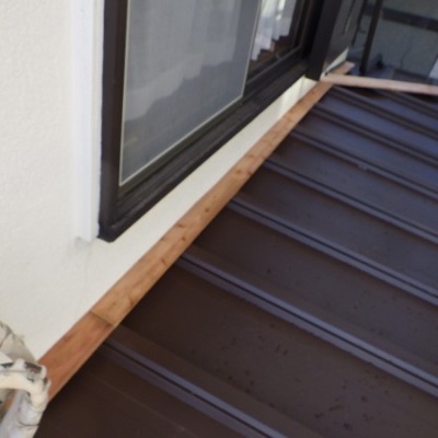 壁水切り下地の取り付け終了です