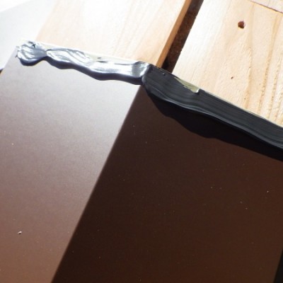 棟板金の取り付け中です