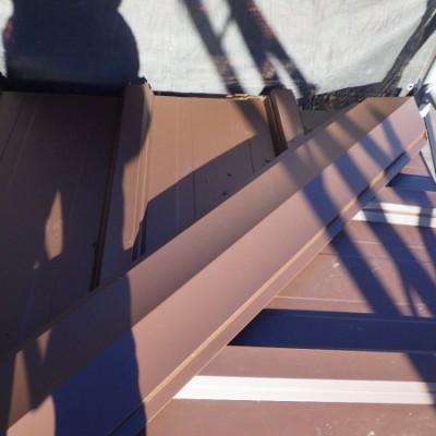 棟板金の取り付け終了です