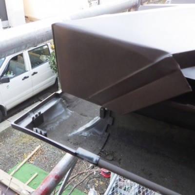 軒先の剣先部分の取り付け終了です