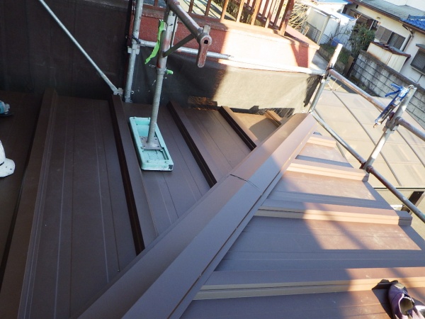 棟板金のシーリングが終了しました
